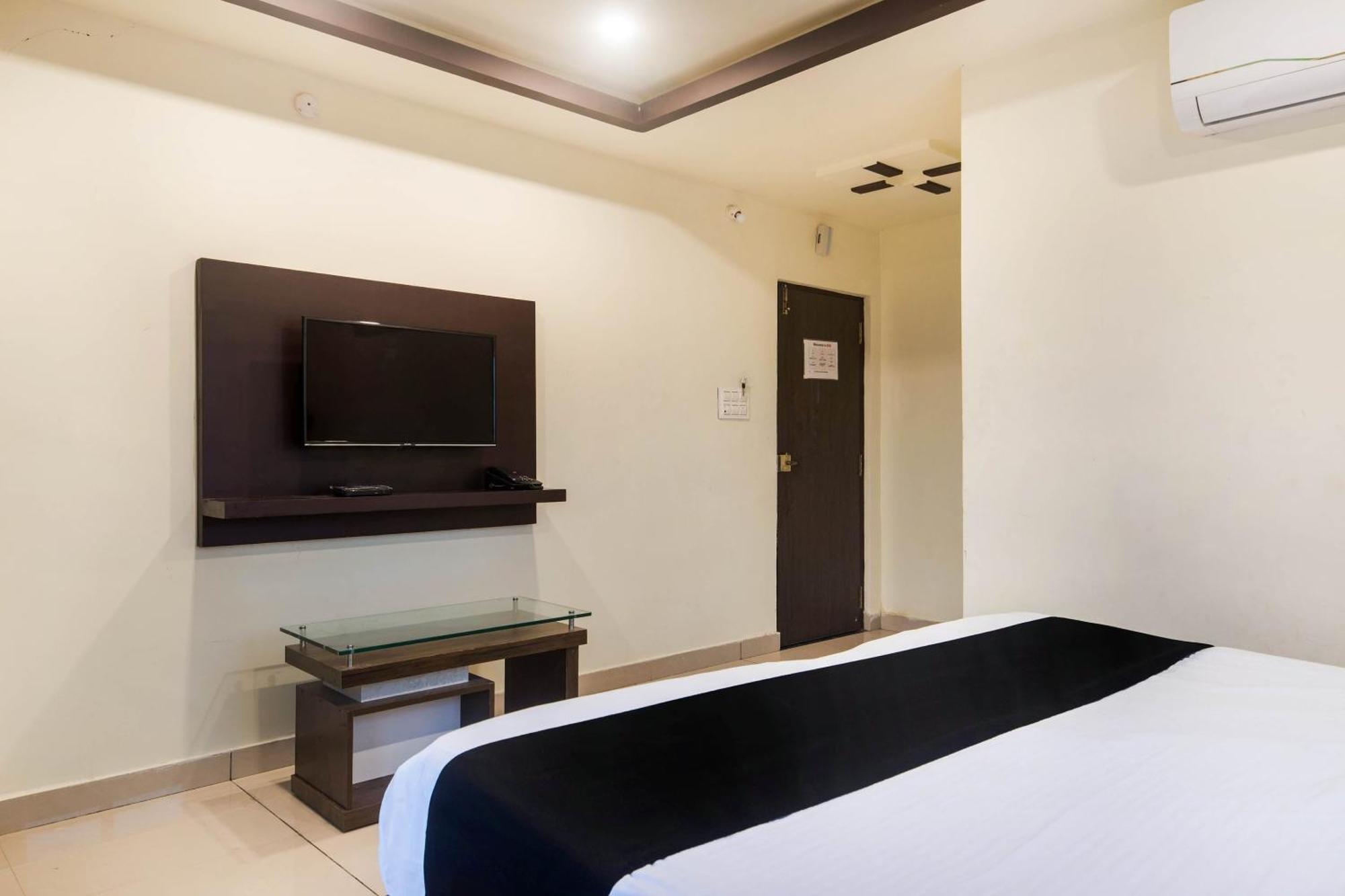 Capital O Alfa Hotel Vidzsajavádá Kültér fotó