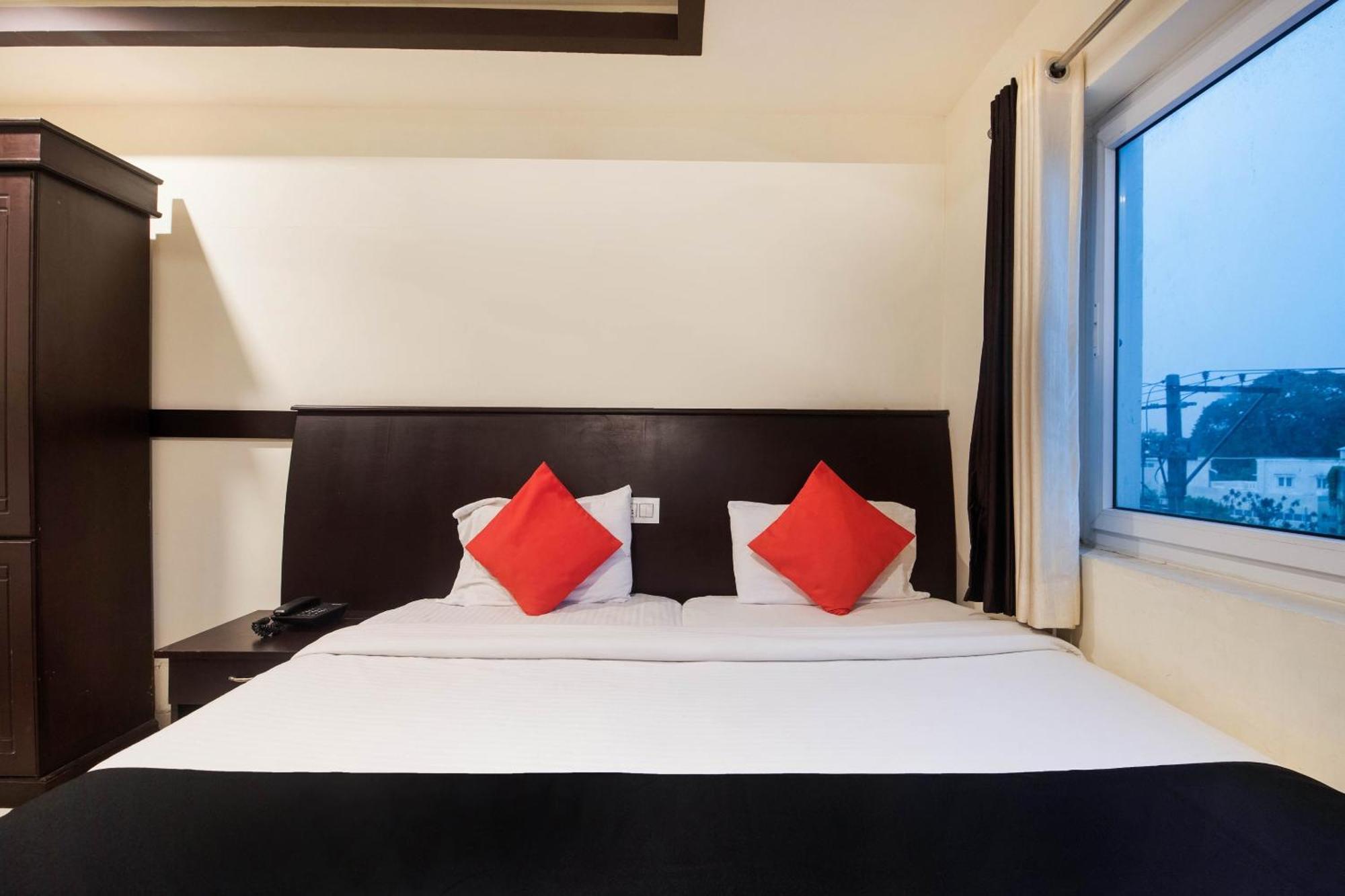 Capital O Alfa Hotel Vidzsajavádá Kültér fotó